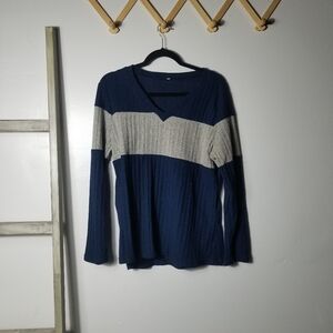 WOMEN'S LONG SLEEVE V-NECK BLOUSE SIZE 2XL (RUNS SMALL)